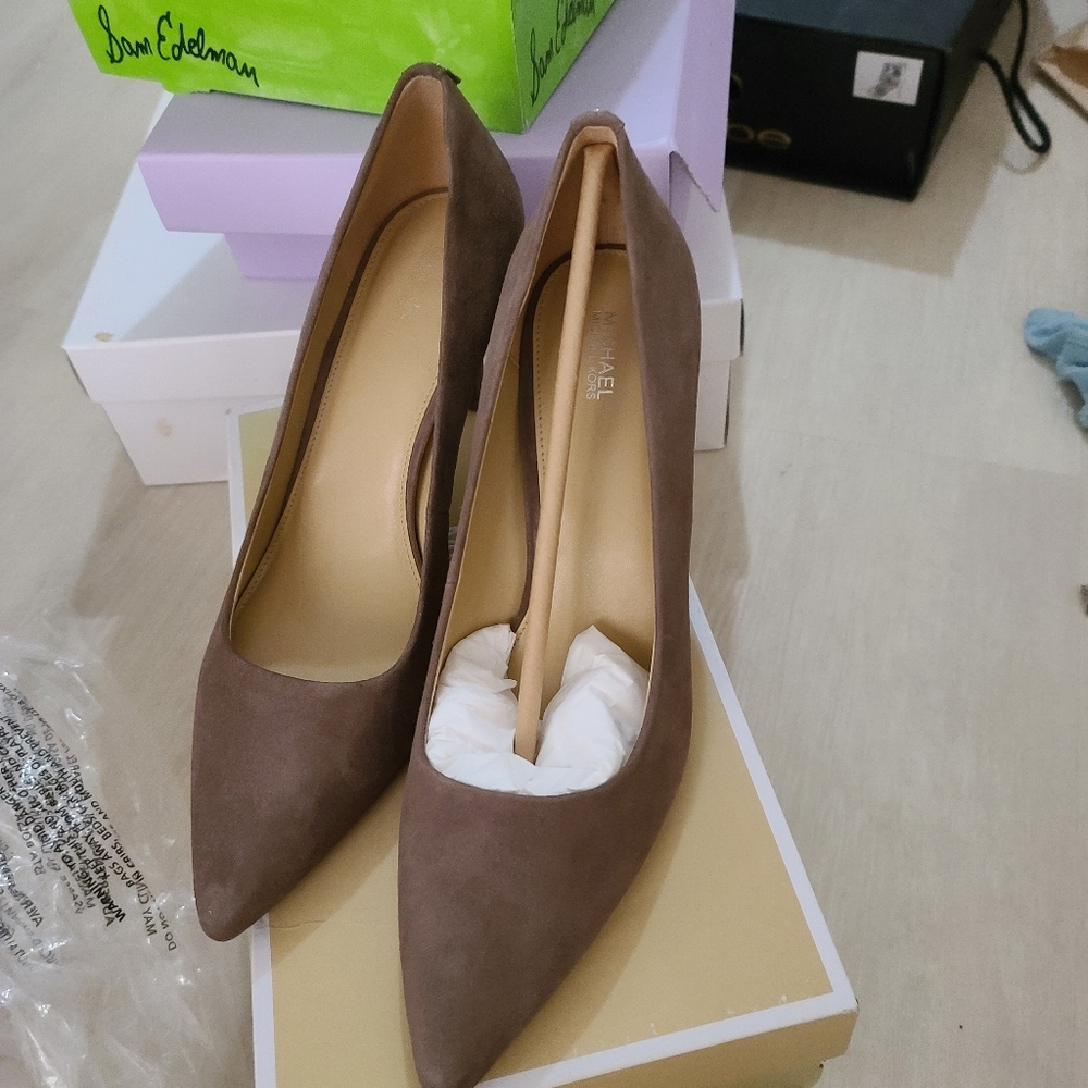 Micheal kors  color taupe - Picture 4 of 9